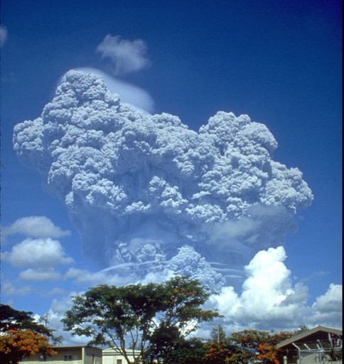 568px-Pinatubo91eruption_clark_air_base