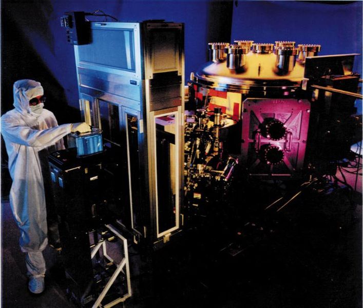 707px-Extreme_ultraviolet_lithography_tool 707px-Extreme_ultraviolet_lithography_tool
