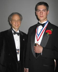 Ray Kurzweil presented an award to Ezra Rapoport at the National Gallery for America's Young Inventors awards