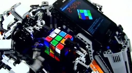 A smartphone-powered robot solved Rubik's cube